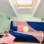Dolce - Spacious Renovated With Unique Decor Perfect For 4 In Ideal For Fun And Relaxation